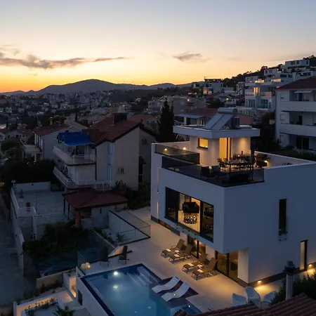Julian With A Heated Pool Villa Trogir