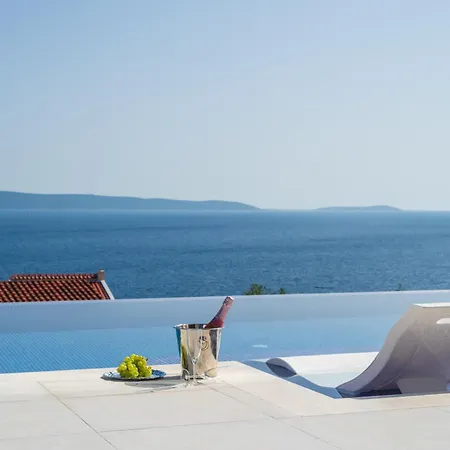 Villa Julian With A Heated Pool *