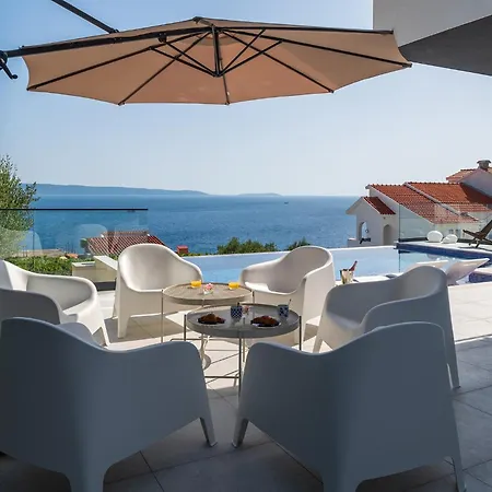 Villa Julian With A Heated Pool