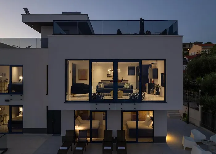 Julian With A Heated Pool *