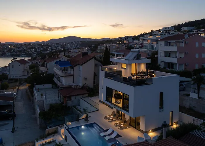 Julian With A Heated Pool Villa Trogir