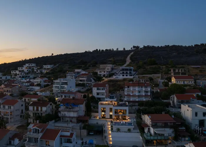 Julian With A Heated Pool 빌라