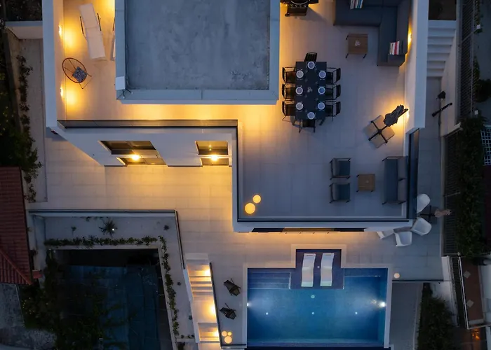 Villa Julian With A Heated Pool *