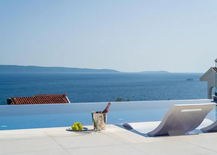 Villa Julian With A Heated Pool *