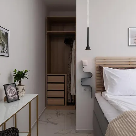 Willa Julian With A Heated Pool