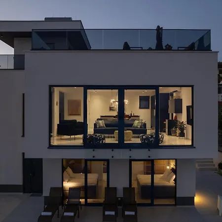 Julian With A Heated Pool *