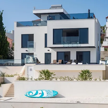 Vila Julian With A Heated Pool *