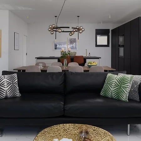 Willa Julian With A Heated Pool