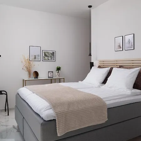 Julian With A Heated Pool וילה טרוגיר