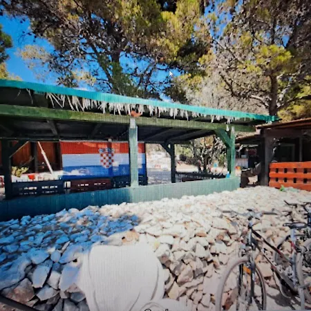 Willa Julian With A Heated Pool