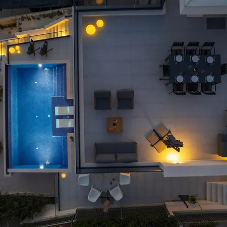 Julian With A Heated Pool וילה *