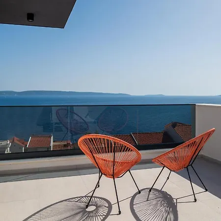 Julian With A Heated Pool 特罗吉尔